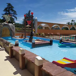 https://camping-domaine-de-senaud.hotels-rhonealpes.com