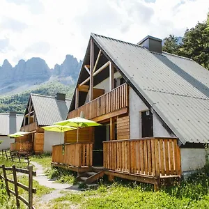 https://les-chalets-de-pre-clos-en-vercors.hotels-rhonealpes.com